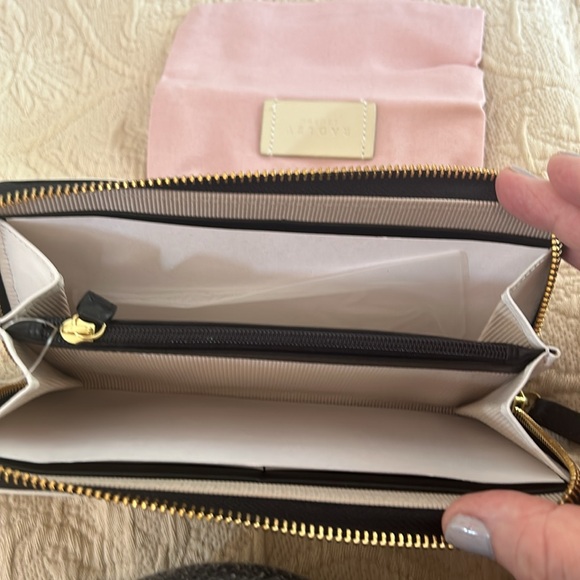 Radley wallet SMILE logo new ,never used no markings or scrapes - Picture 2 of 6